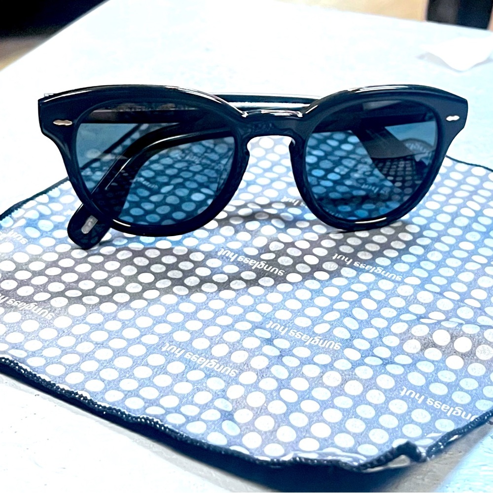 OLIVERS PEOPLE POLARIZED SUNGLASSES;BARELY USED; CONDITION IS LIKE NEW SIZ 50/22